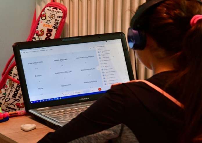 Θες να βγάλεις τη ζακέτα; -  Σοκαριστικά βίντεο για τους κινδύνους του Διαδικτύου