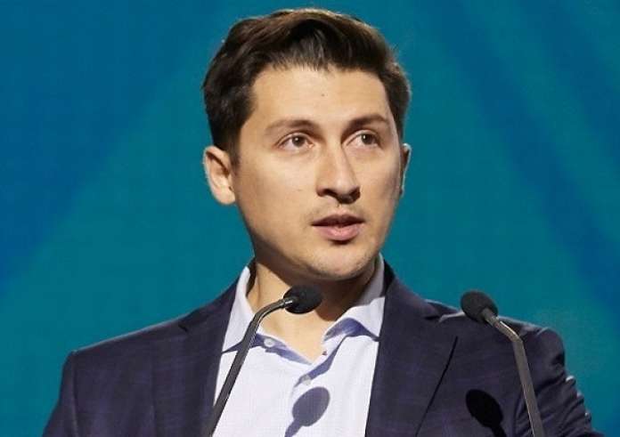 Αρχιμανδρίτης έδιωξε τον Χρηστίδη γιατί ψήφισε το γάμο ομοφύλων – Οργή του ΠΑΣΟΚ, τι απαντά ο βουλευτής