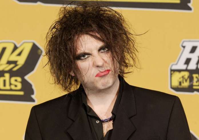 Ο τραγουδιστής των Cure είχε προβλέψει τον θάνατο της βασίλισσας 10 χρόνια πριν