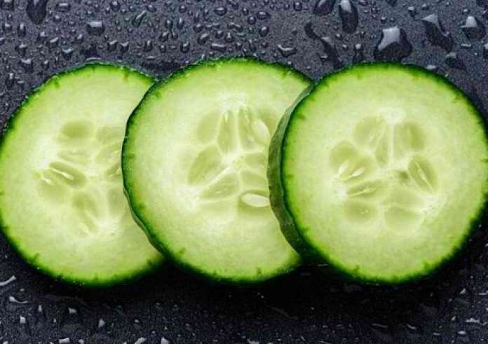 4 λαχανικά που θα σας ξεδιψάσουν στην παραλία