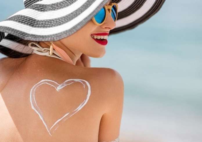 Πόσο συχνά συνιστούν οι δερματολόγοι να βάζουμε αντηλιακό;