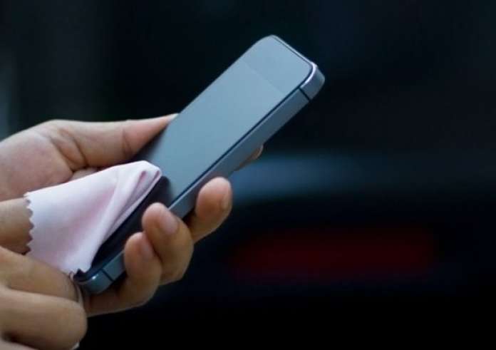 Apple: Άλλαξε πολιτική για τα απολυμαντικά μαντηλάκια λόγω κορονοϊού