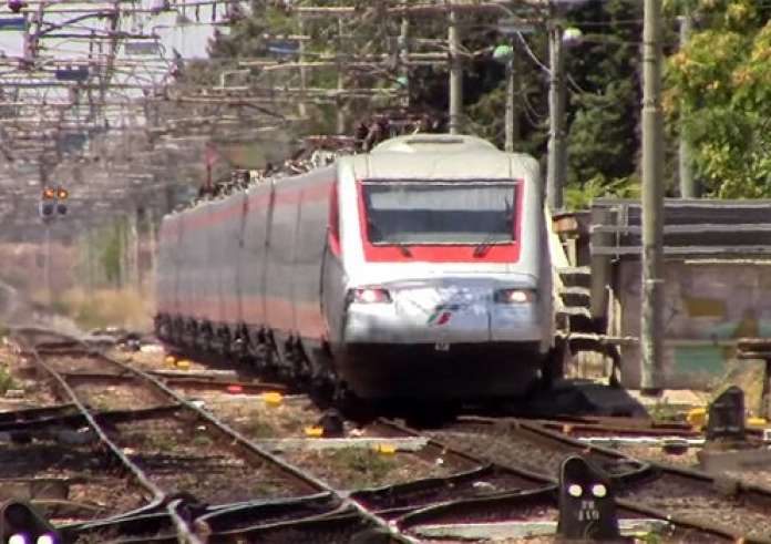 Ασημένιο Βέλος: Πως είναι μέσα το τρένο που θα κάνει Αθήνα - Θεσσαλονίκη σε 3,5 ώρες