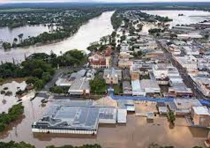 Ακραία καιρικά φαινόμενα σαρώνουν διαφορετικά μέρη του πλανήτη