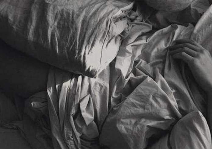 Ύπνος: Γιατί ξυπνάτε συχνά στις 4 τα ξημερώματα – Τι λένε οι ειδικοί για ορμόνες και κιρκάδιο ρυθμό