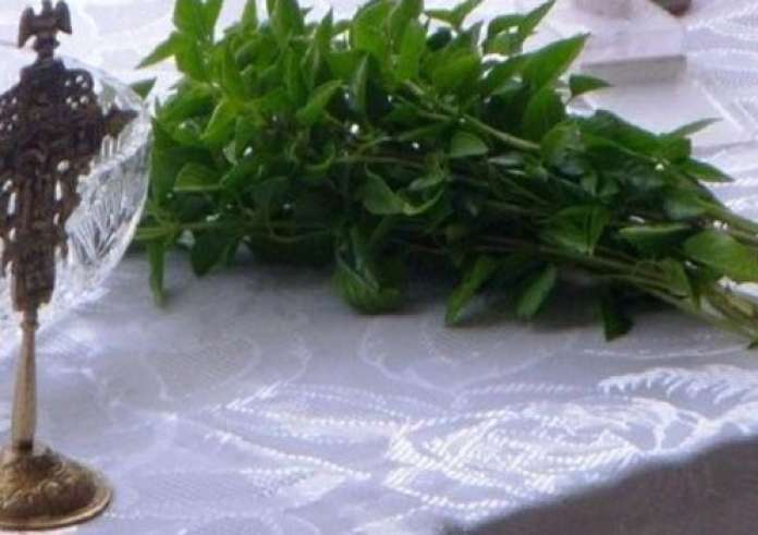 Γιατί σήμερα μοιράζουν βασιλικό στις Εκκλησίες