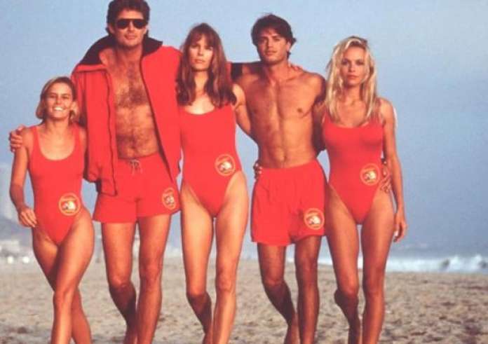 Έγινε ο βασιλιάς των μαγιό στη Σουηδία – Έντυσε τους ηθοποιούς του Baywatch