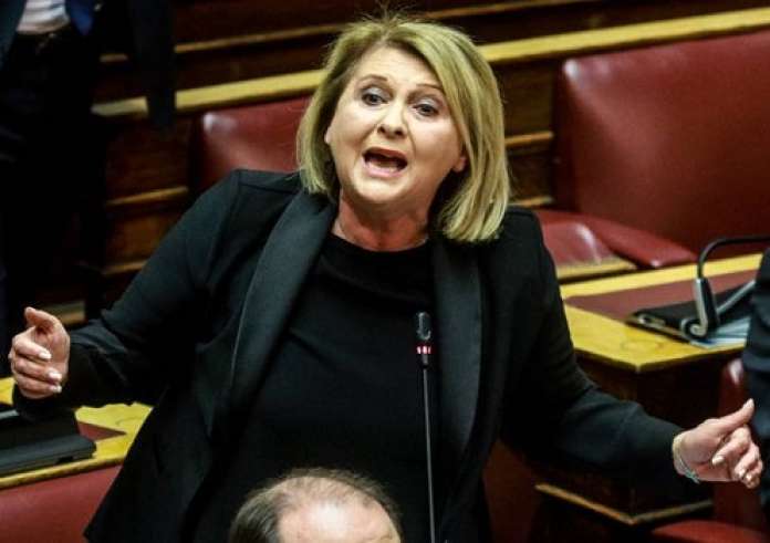 Εποχικοί πυροσβέστες: Η κυρία Βούλτεψη να κάτσει στο κλιματιστικό της και να πιει τον καφέ της