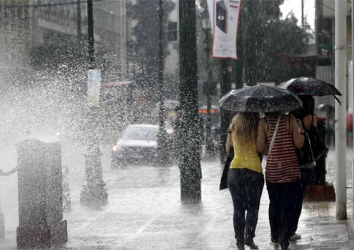 Καιρός: Καταιγίδες και χαλάζι στα δυτικά – Ζέστη έως 37°C στα ανατολικά