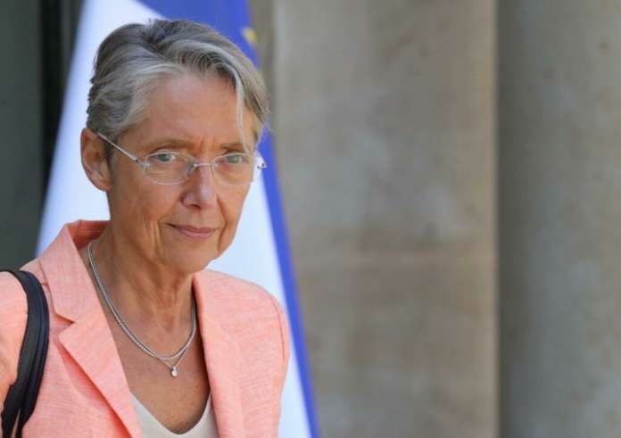 Ραγδαίες εξελίξεις στη Γαλλία: Υπέβαλε παραίτηση η πρωθυπουργός, δεν την έκανε δεκτή ο Μακρόν