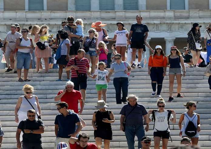 Δημογραφικό: Μείωση 500.000 Ελλήνων σε 13 χρόνια - Σχεδόν 1 στους 4 άνω των 60 ετών