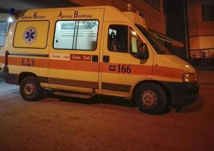 Σοβαρό τροχαίο στην Ανάβυσσο με δύο ΙΧ και μια μοτοσυκλέτα – Ένας τραυματίας από τη σύγκρουση