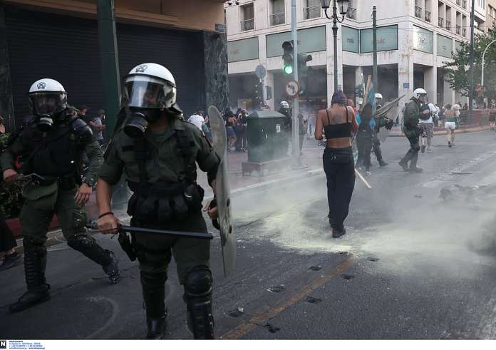 Επεισόδια στο πανελλαδικό πανεκπαιδευτικό συλλαλητήριο – Μολότοφ σε ξενοδοχείο στη Σταδίου