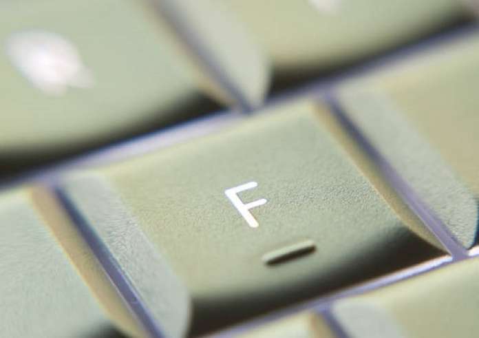 Αυτός είναι ο  λόγος που τα πλήκτρα F και J έχουν πάντα μια μικρή παύλα πάνω τους