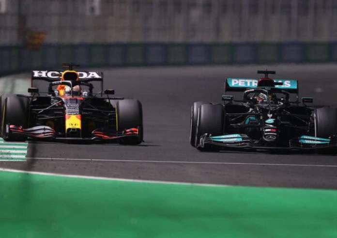 Formula 1: Σφοδρό ατύχημα για τον Ζου – Διαλύθηκε το μονοθέσιο, διακοπή 17 λεπτών (βίντεο)