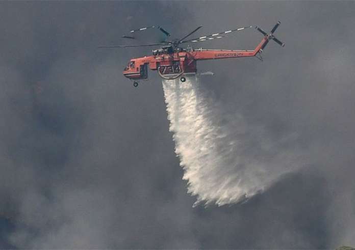 Μεγάλη φωτιά στο Άνω Σούλι Μαραθώνα– Διπλή εκκένωση προς Γραμματικό και Νέα Μάκρη