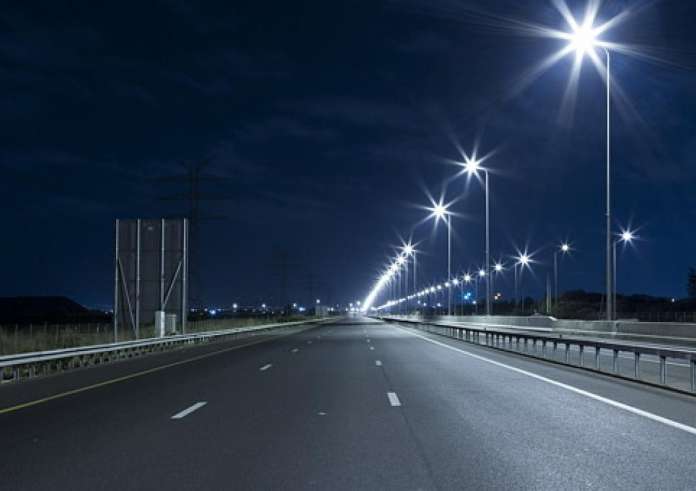 Η μπλε ακτινοβολία αυξάνει την αϋπνία και τους κινδύνους για την υγεία - Καμπανάκι για τα φώτα των δρόμων