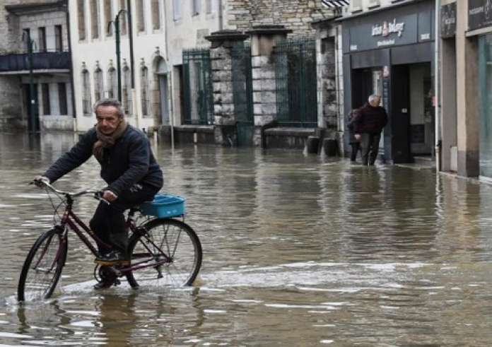 Γαλλία: Επτά αγνοούμενοι, μεταξύ αυτών δύο παιδιά, έπειτα από σφοδρές βροχοπτώσεις