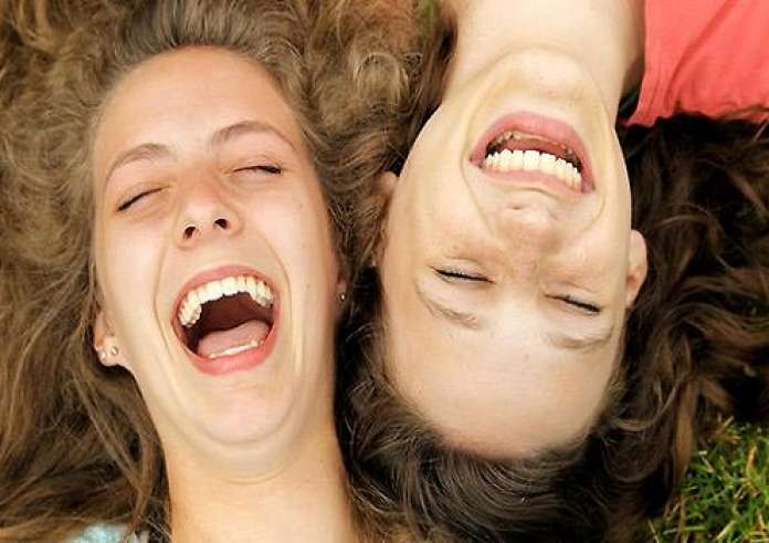 Γιατί το γέλιο είναι υγεία: Τα 4 μεγάλα οφέλη του