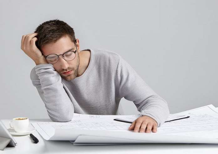 6 λάθη που κάνουμε καθημερινά και μας προκαλούν κούραση