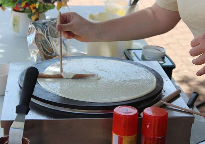 Συνταγή: Εύκολη ζύμη για κρέπες, έτοιμη σε 10 λεπτά