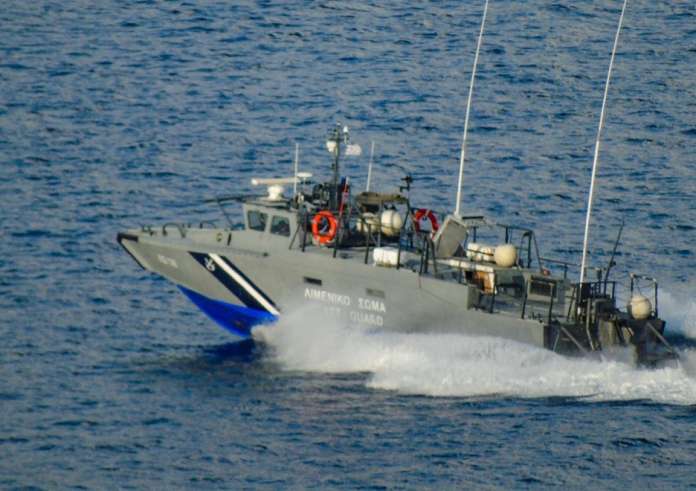 Συναγερμός νότια της Γαύδου: Επιχείρηση-μαμούθ του Λιμενικού για τη διάσωση 545 μεταναστών
