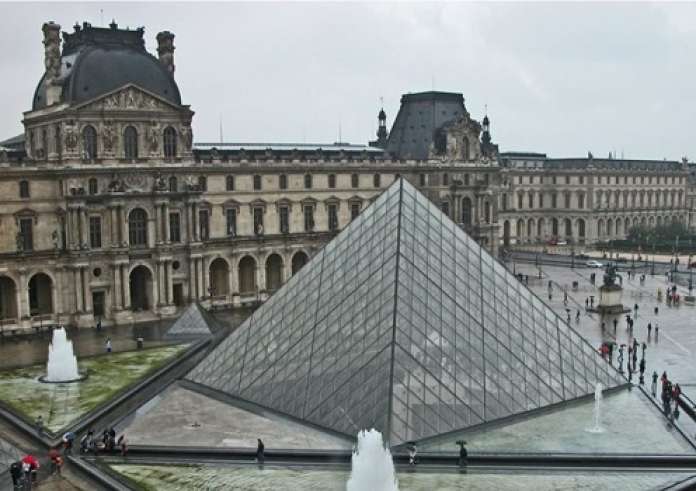 Δύο συλλήψεις για τη μεγάλη ληστεία στο Λούβρο – Θησαυροί ανεκτίμητης αξίας στα χέρια ληστών