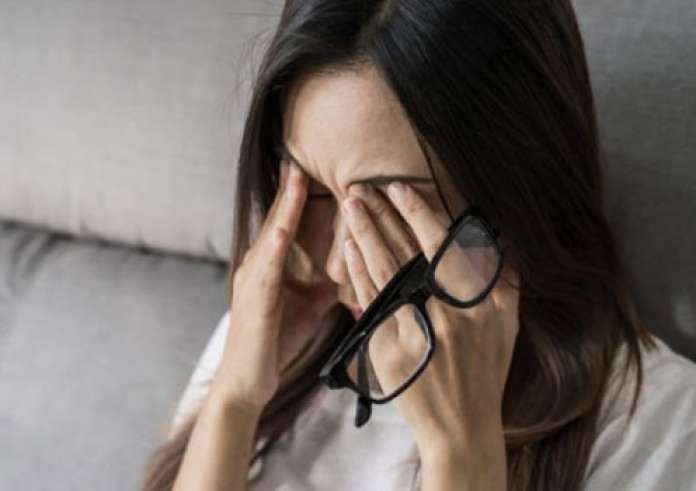 Μήπως κάνεις κι εσύ αυτά τα 8 λάθη που βλάπτουν τα μάτια σου;