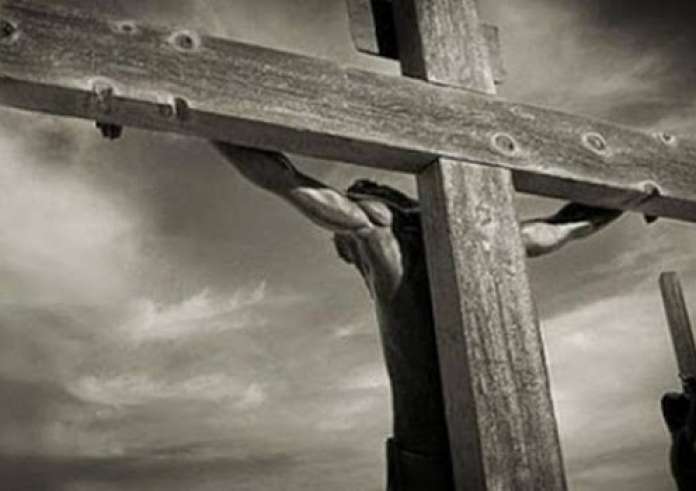 Μεγάλη Παρασκευή σήμερα: Όλα όσα θέλεις να ξέρεις για καταστήματα, μέσα μεταφοράς, συνταγές και άλλα