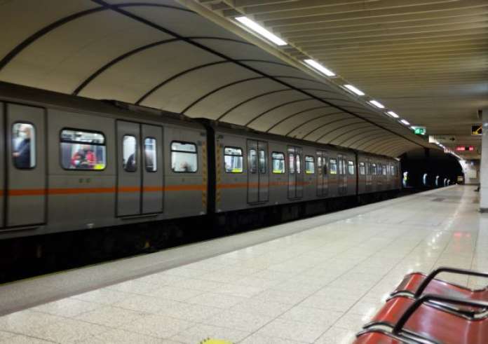 Μετρό: Ταλαιπωρία για τους επιβάτες – Εκκενώθηκε συρμός στο Σύνταγμα