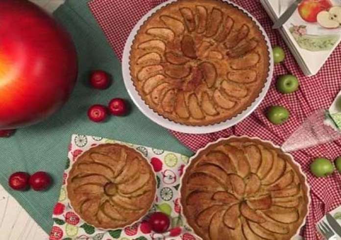 Συνταγή για μηλόπιτα χωρίς αλεύρι και χωρίς ζάχαρη - Φτιάχνεται με γιαούρτι