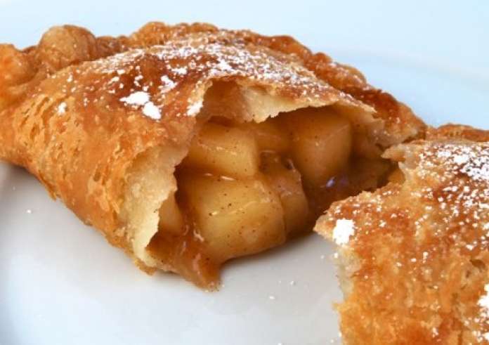 Μηλοπιτάκια σε 5 λεπτά με 2 υλικά - Ιδανικό γλυκό για το Σαββατοκύριακο