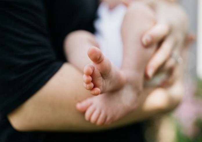 Θεσσαλονίκη: «Ακολουθήσουμε τις φωνές του μωρού με φακούς» – Η συγκλονιστική περιγραφή του αστυνομικού