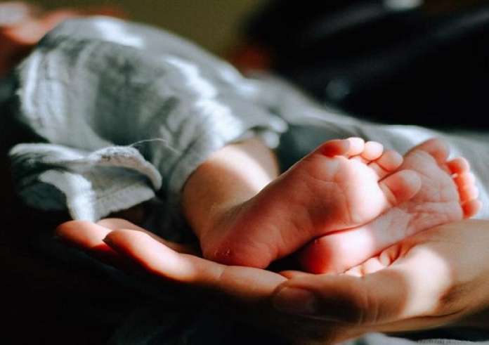 Πάρος: Ελεύθερη με όρους αφέθηκε η μητέρα του νεκρού βρέφους – Οδηγείται σε ψυχιατρική κλινική