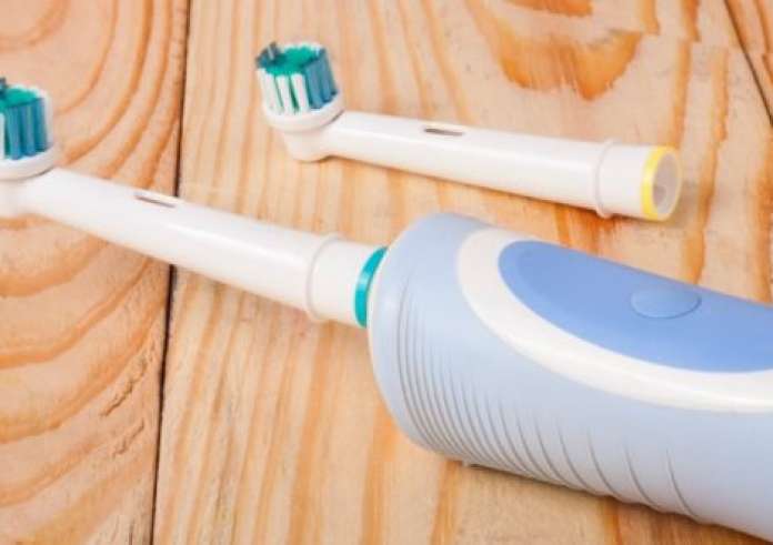 Ανακάλυψε από εφαρμογή στην ηλεκτρική οδοντόβουρτσα την απιστία του συζύγου της