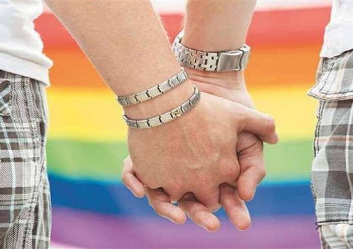 Απόψεις από μητροπολίτη: Έτσι γίνονται οι ομοφυλόφιλοι. Οι μητέρες φταίνε!