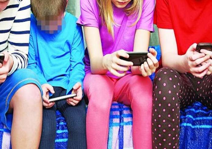 Smartphone: Ναι ή όχι στο κινητό στα παιδιά