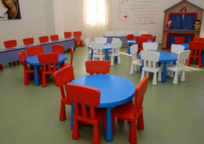 Θα σε κλείσω στο αποθηκάκι, θα σβήσω τα φώτα και θα τραβήξω τον σύρτη