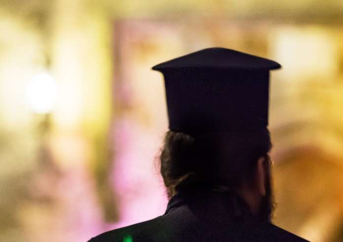 Πύργος: Ιερέας πατέρας 5 παιδιών ξυλοκόπησε την ερωμένη του – Περνά αυτόφωρο σήμερα