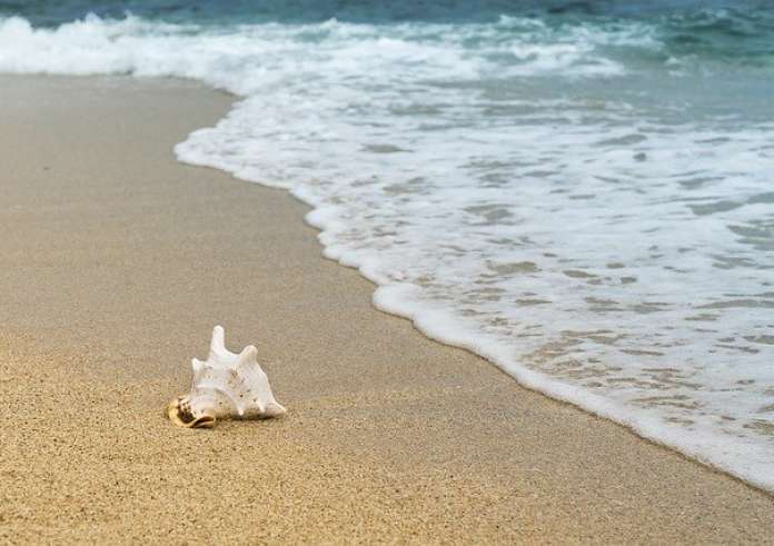 Πρόστιμο 1.000 ευρώ σε τουρίστα που πήρε μαζί του 2 κιλά άμμου της Σαρδηνίας