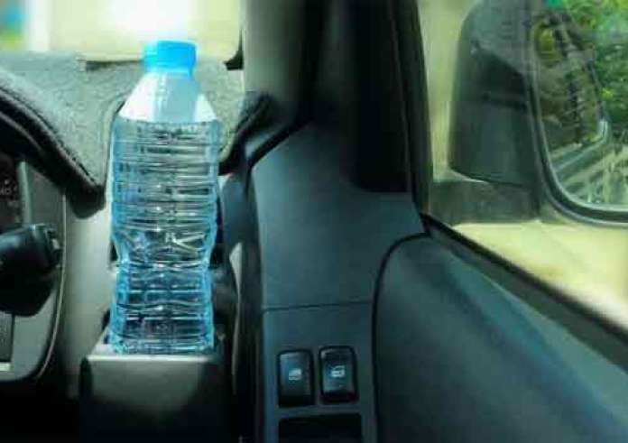 Όταν πίνουμε από πλαστικά μπουκάλια μας ανεβαίνει η πίεση