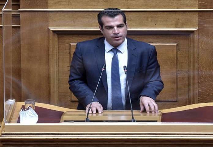 Πλεύρης για Κασσελάκη: Πρώτη εμφάνιση σε ρόλο χειροκροτητή προέδρου στην Ολομέλεια