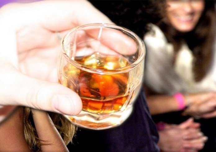 Χίος: Στο νοσοκομείο 3 παιδιά λόγω κατανάλωσης αλκοόλ – Συνελήφθη ο υπεύθυνος του καταστήματος