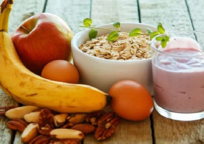 67 ετών και πιο υγιής από ποτέ - Προπονήτρια υγείας μοιράζεται το πρωινό που τρώει καθημερινά