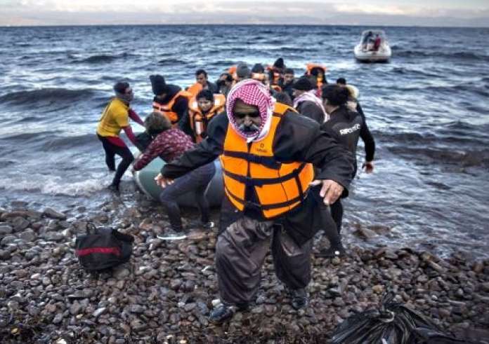 Τήλος: Τουρίστρια ζητούσε να πετάξουν πρόσφυγες στη θάλασσα - Πώς την αποστόμωσε η δήμαρχος