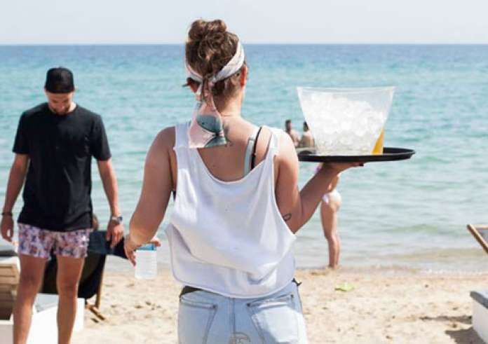 Θαύμα! Οι υπερωρίες στον τουρισμό αυξήθηκαν κατά 637% λόγω της ψηφιακής κάρτας εργασίας