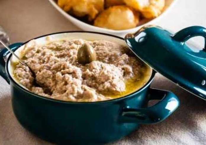 Σκορδαλιά με ψωμί και καρύδι