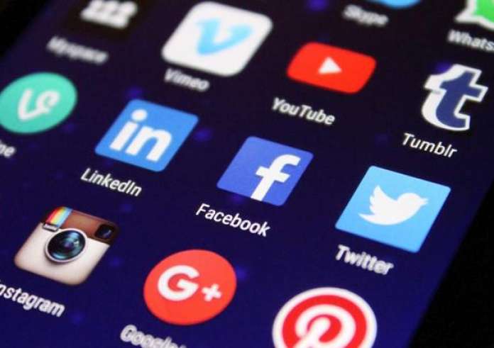 Facebook: Έρχεται μεγάλη αλλαγή - Συγχνωνεύει Messenger με Instagram