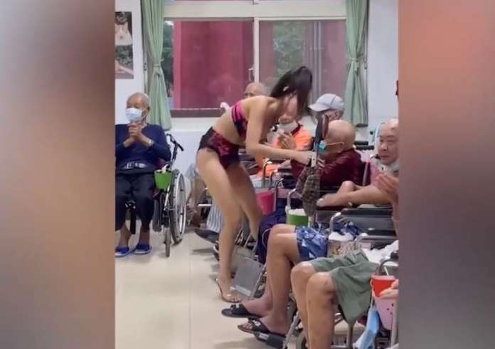 Ταϊβάν: Κρατικό γηροκομείο γιόρτασε τη σοδειά του ρυζιού καλώντας στρίπερ