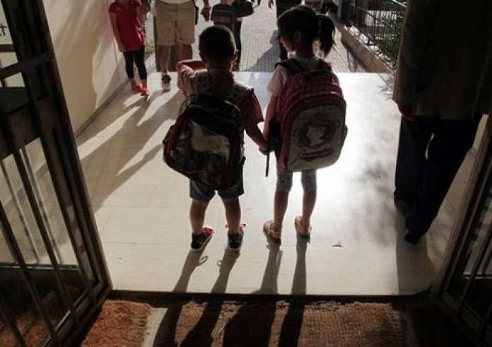 Γιατί δεν πρέπει να διαβάζετε τα παιδιά σας